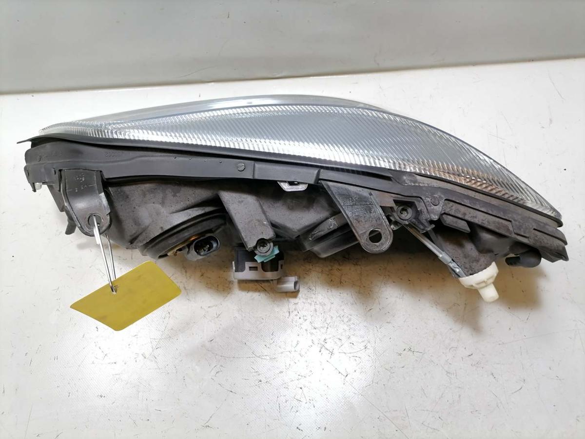 Opel Astra G original Scheinwerfer vorn rechts Halogen schwarzer Hintergrund Bj.1997